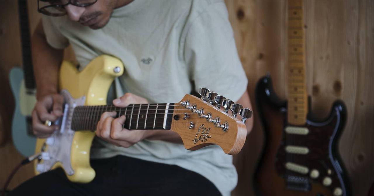 f_16-eko-guitars-s-300-cream-05130030_0