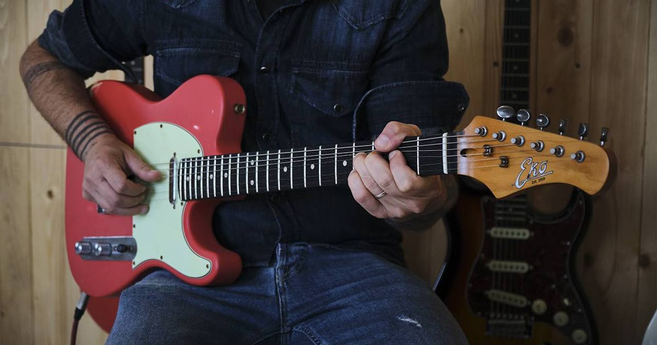 f_16-eko-guitars-vt-380-relic-fiesta-red-05130242_0