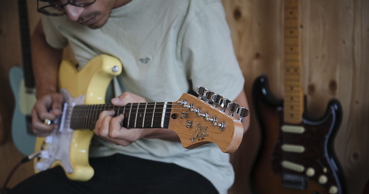 f_16-eko-guitars-s-300-cream-05130030_0