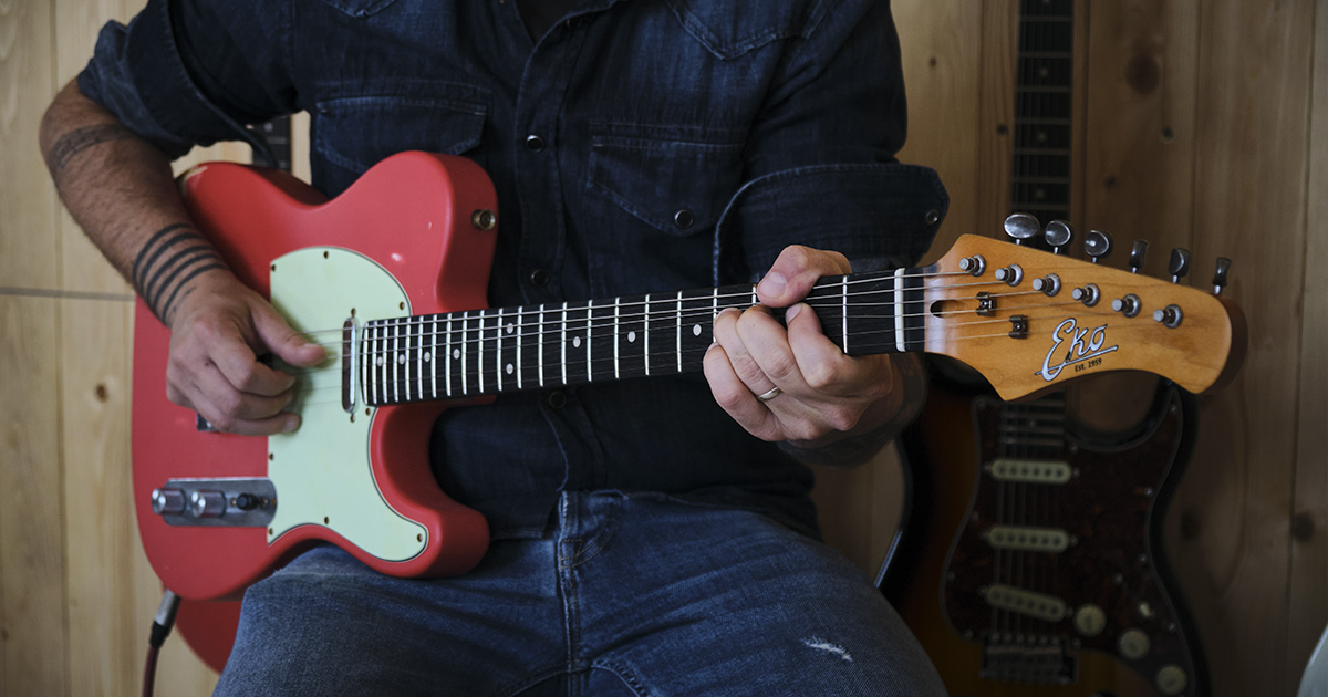 f_16-eko-guitars-vt-380-relic-fiesta-red-05130242_0